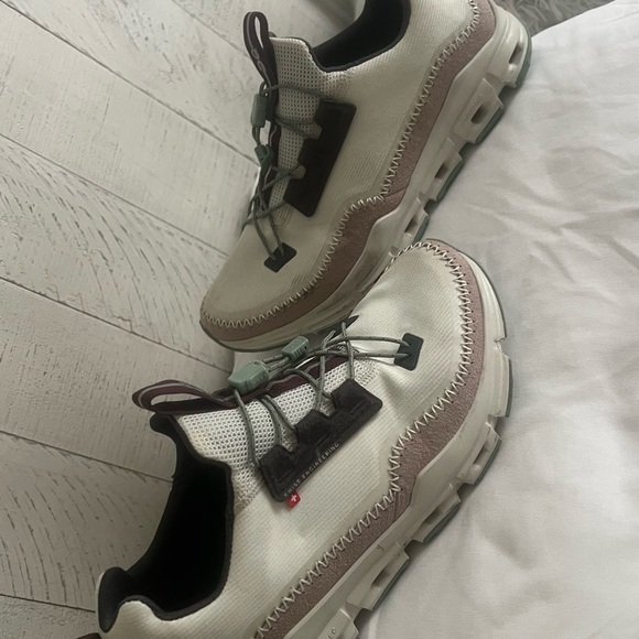 On Women's Athletic Shoes - White and brown - Picture 4 of 5